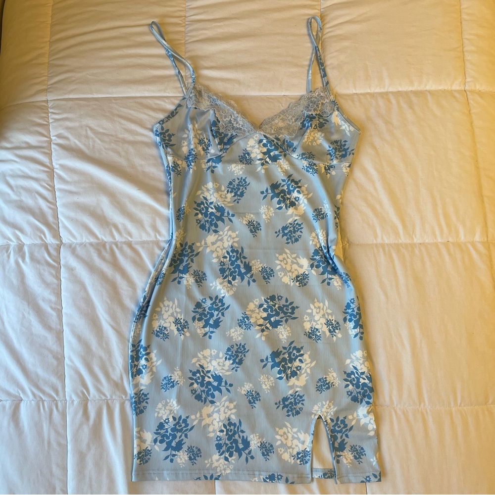 Blue and white floral bodycon dress
